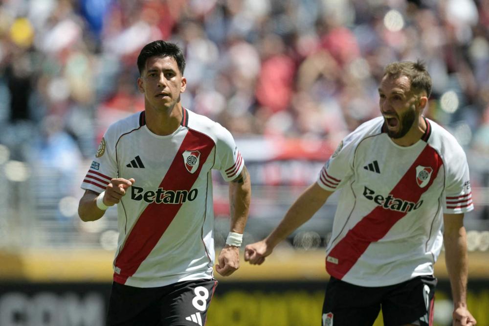 都体：尤文要求斯帕莱蒂遵守正装规定，比赛时不可以穿运动服